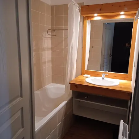 Spacieux A 300m Des Pistes Et Commerces, Balcon Sud, Parking. Confortable - Fr-1-618-23 דירה *